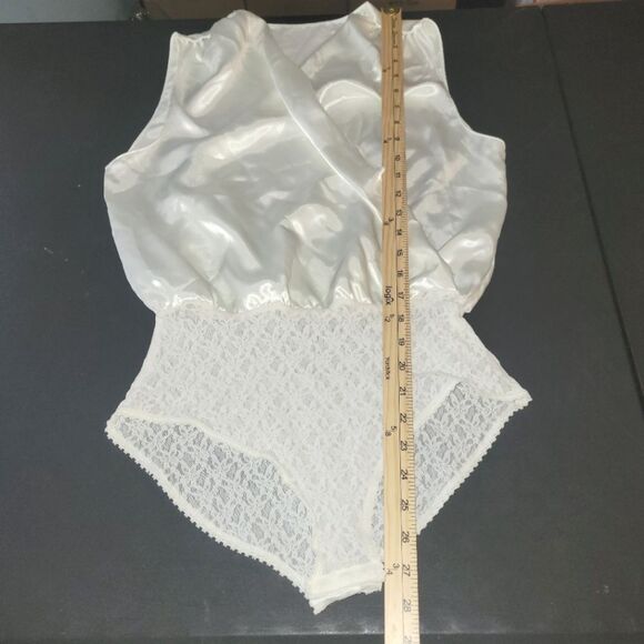 Vintage Lucie Ann Polyester Lace Bodysuit Medium - Picture 10 of 11